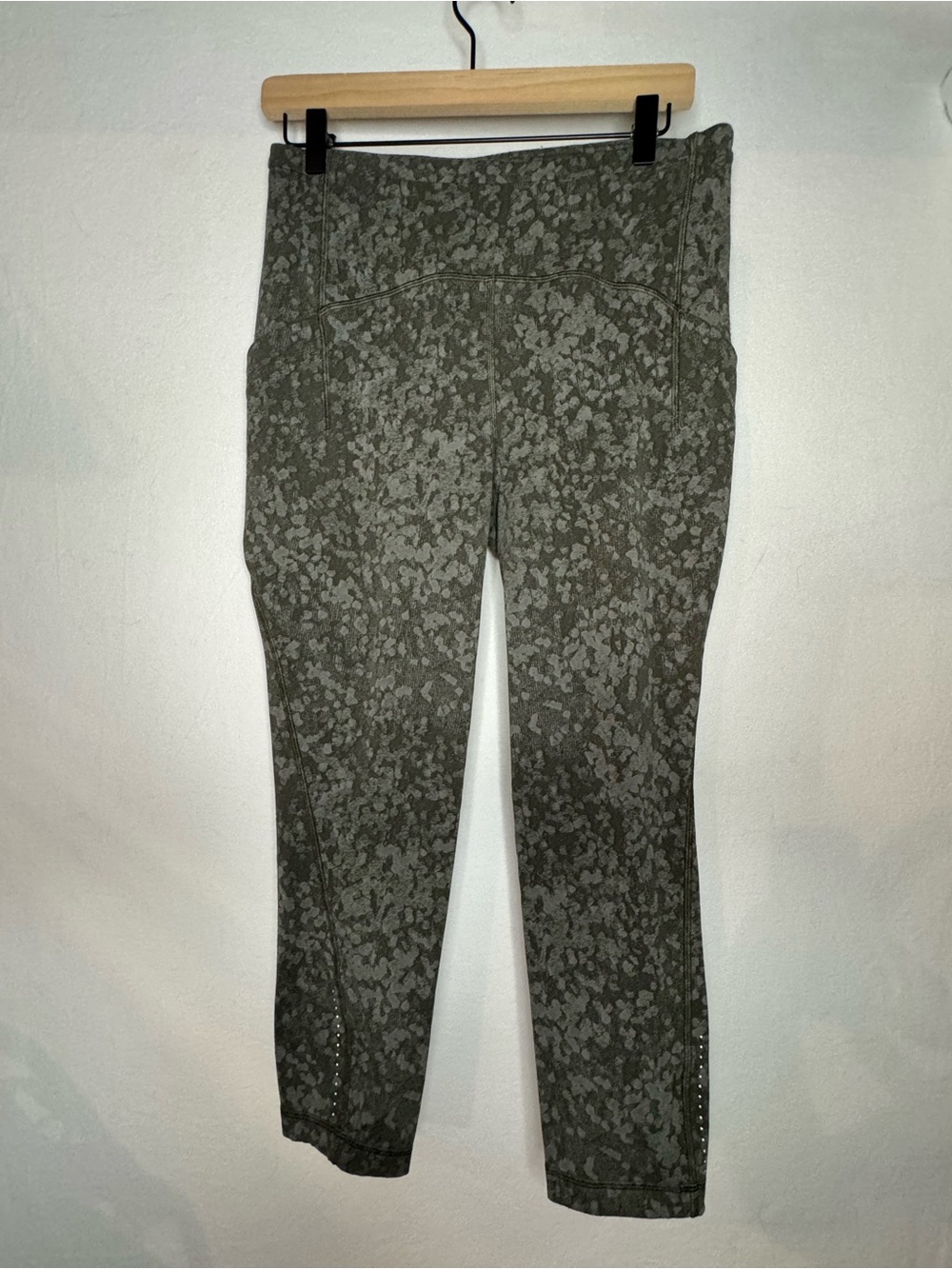 Lululemon Olive Green Printed High Rise Cropped Leggings Size 10